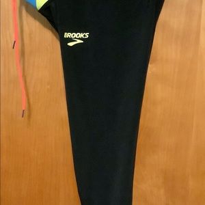 Brooks XL New leggings